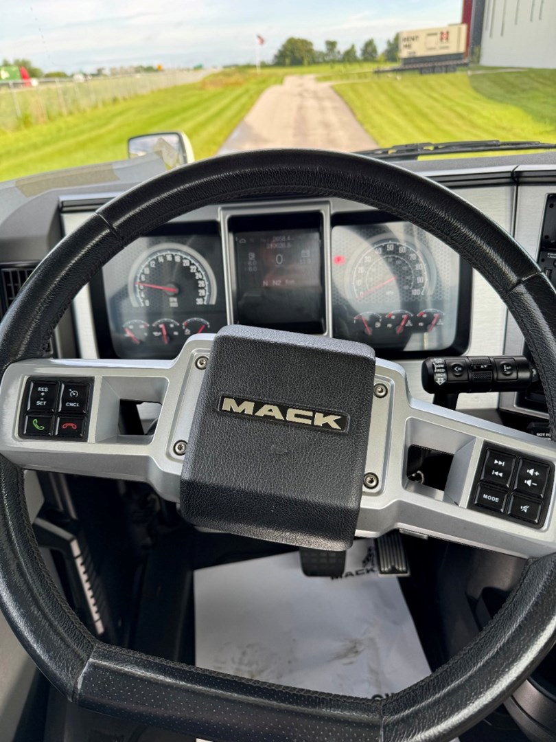 2022 MACK AN64T - USED TRUCKS DAY CAB - image 14